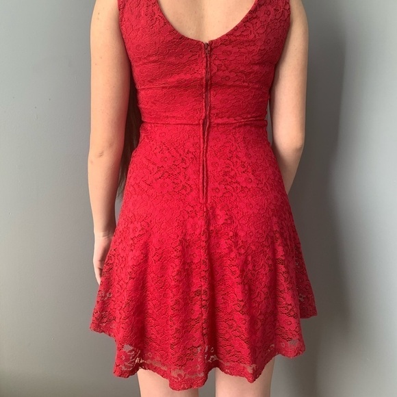 Lace Cocktail Dress - Picture 3 of 4